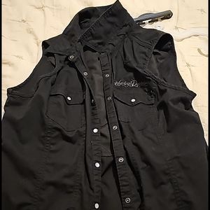 Sleeveless Harley Davidson Snap shirt.